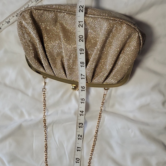 Clutche - Picture 2 of 7